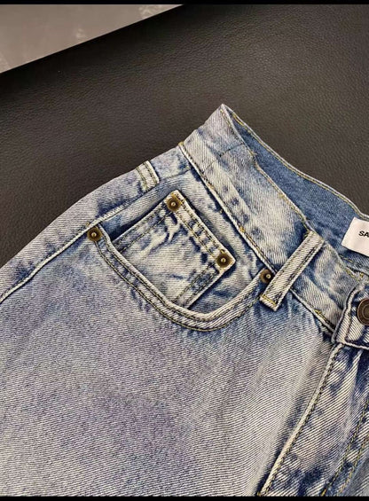 High-waisted jeans